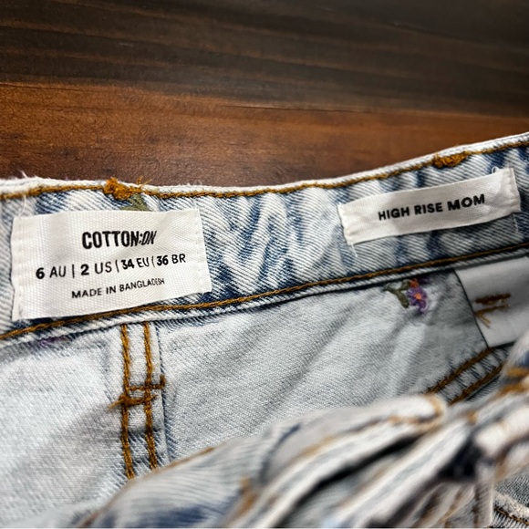 Cotton on high rise mom Jean shorts size 2 floral flowers - Picture 3 of 4